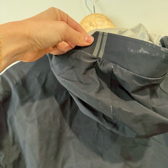 Canada Goose - Wascana Shell Hooded Rain Jacket - Black - Picture 8 of 16